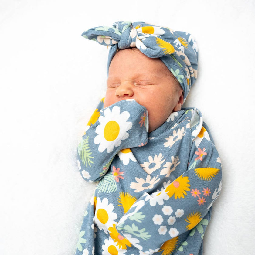 Blue Daisy Bamboo Gown Newborn Baby Gift Set