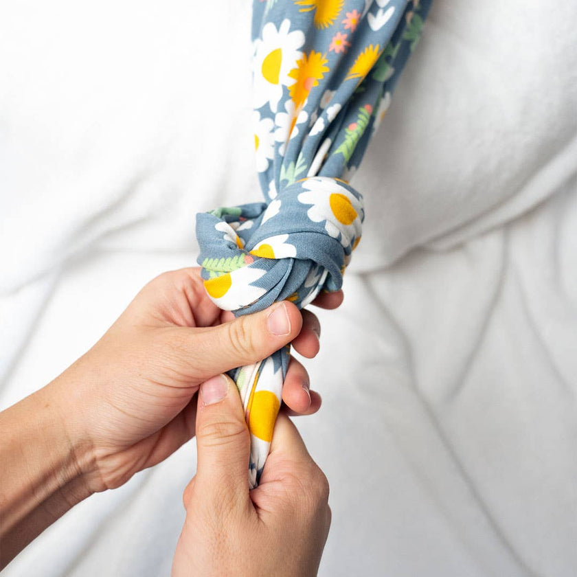 Blue Daisy Bamboo Gown Newborn Baby Gift Set