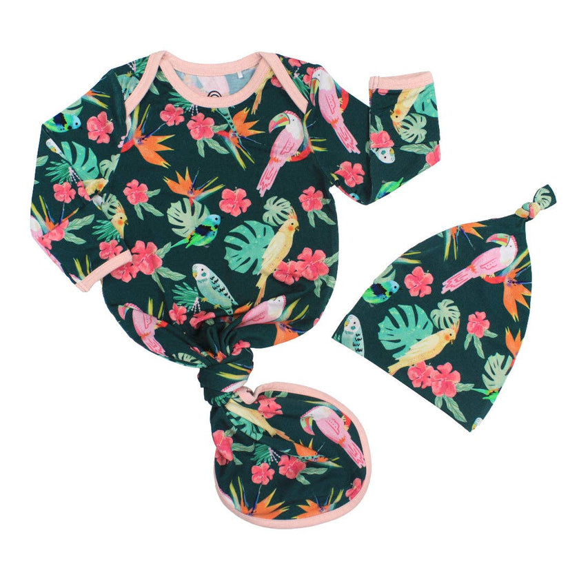 Isla Botánica Tropical Birds Bamboo Gown and Hat Newborn Baby Gift Set