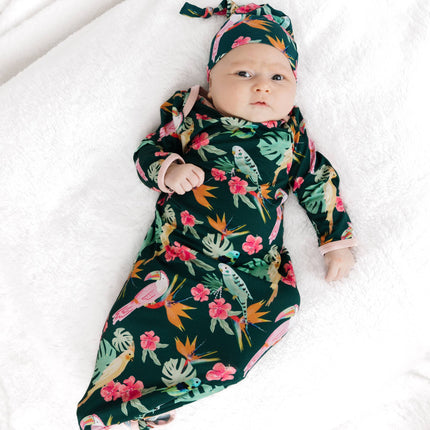 Isla Botánica Tropical Birds Bamboo Gown and Hat Newborn Baby Gift Set