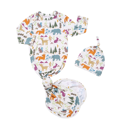 The softest bamboo gowns for newborns! This gift set is perfect for new babies and moms. Soft, comfortable, and easy to use!