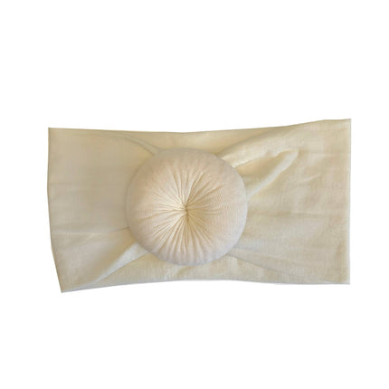 The softest baby headbands ever with a donut! Pair these adorable accessories with onesies, dresses, bloomers, and gowns for the cutest girl outfits. Color/Print: Cream & Grey Fabric: Nylon Sizing: Size 1 (0-12M) Fit: Stretchy Wash: Hand wash / Lay flat to dry Imported