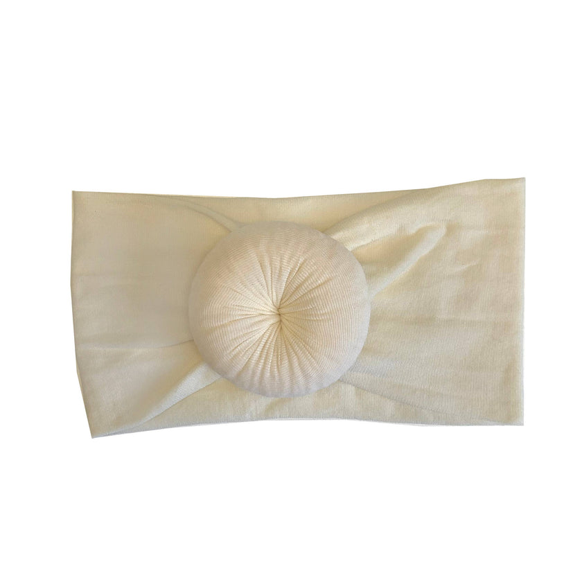 The softest baby headbands ever with a donut! Pair these adorable accessories with onesies, dresses, bloomers, and gowns for the cutest girl outfits. Color/Print: Cream & Grey Fabric: Nylon Sizing: Size 1 (0-12M) Fit: Stretchy Wash: Hand wash / Lay flat to dry Imported