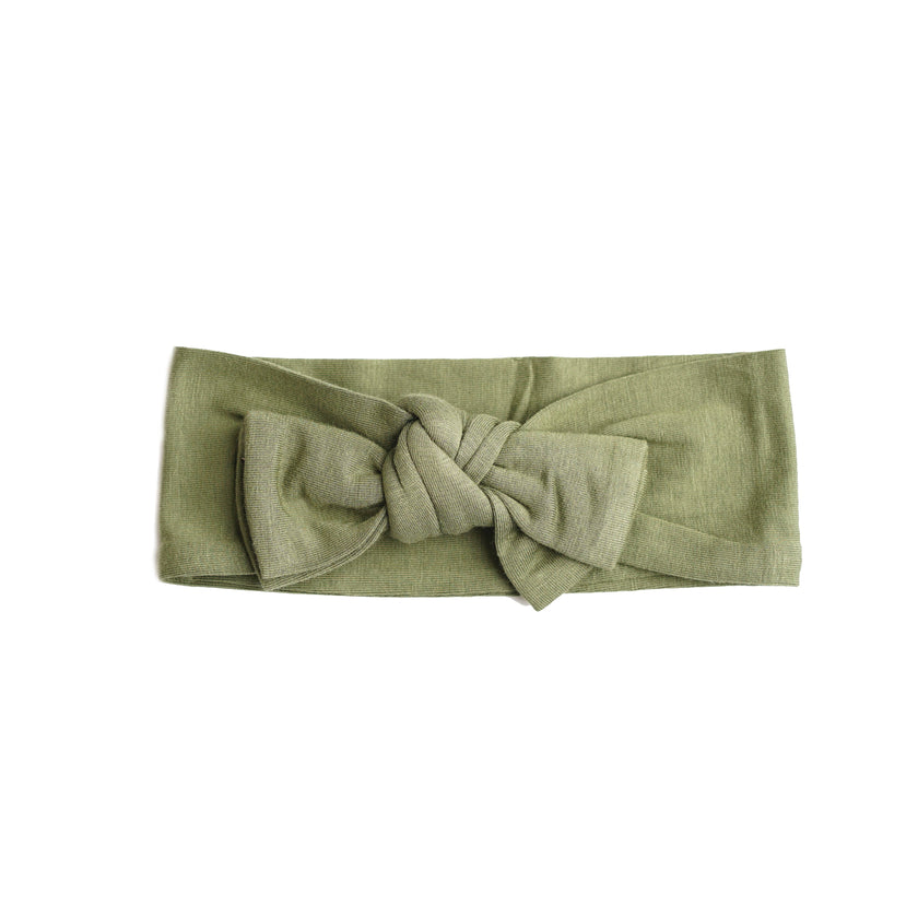 The softest bamboo baby headbands ever! Pair these adorable accessories with onesies, dresses, bloomers, and gowns for the cutest girl outfits. Color/Print: Olive Fabric: 95% Viscose from Bamboo / 5% Spandex Sizing: Size 1 (0-12M) and Size 2 (12M and up) Fit: Stretchy Wash: Hand wash / Lay flat to dry Imported