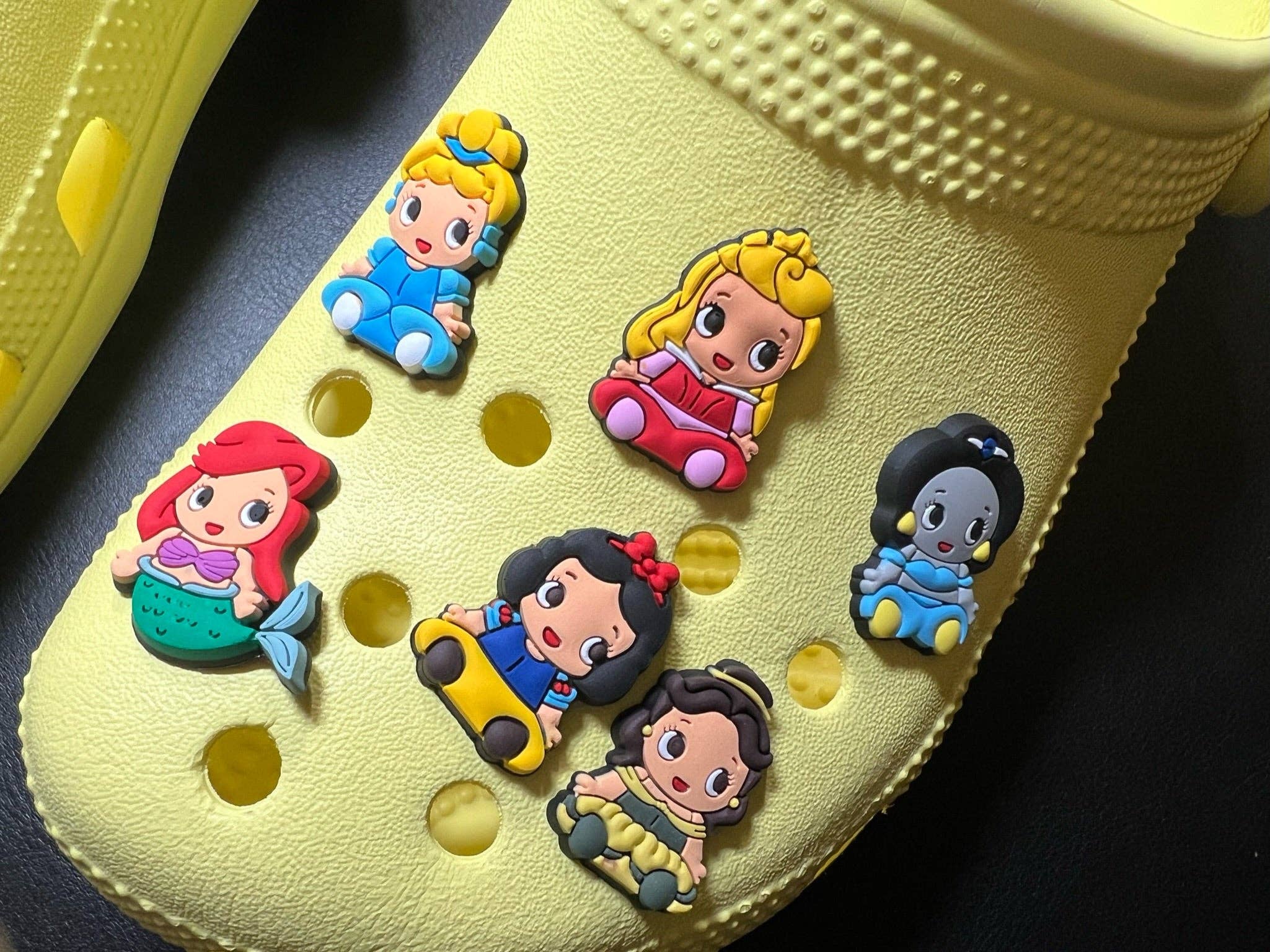 DELETE DUPLICATE Princesses and Brave Girls shoe charms: #A6 Belle